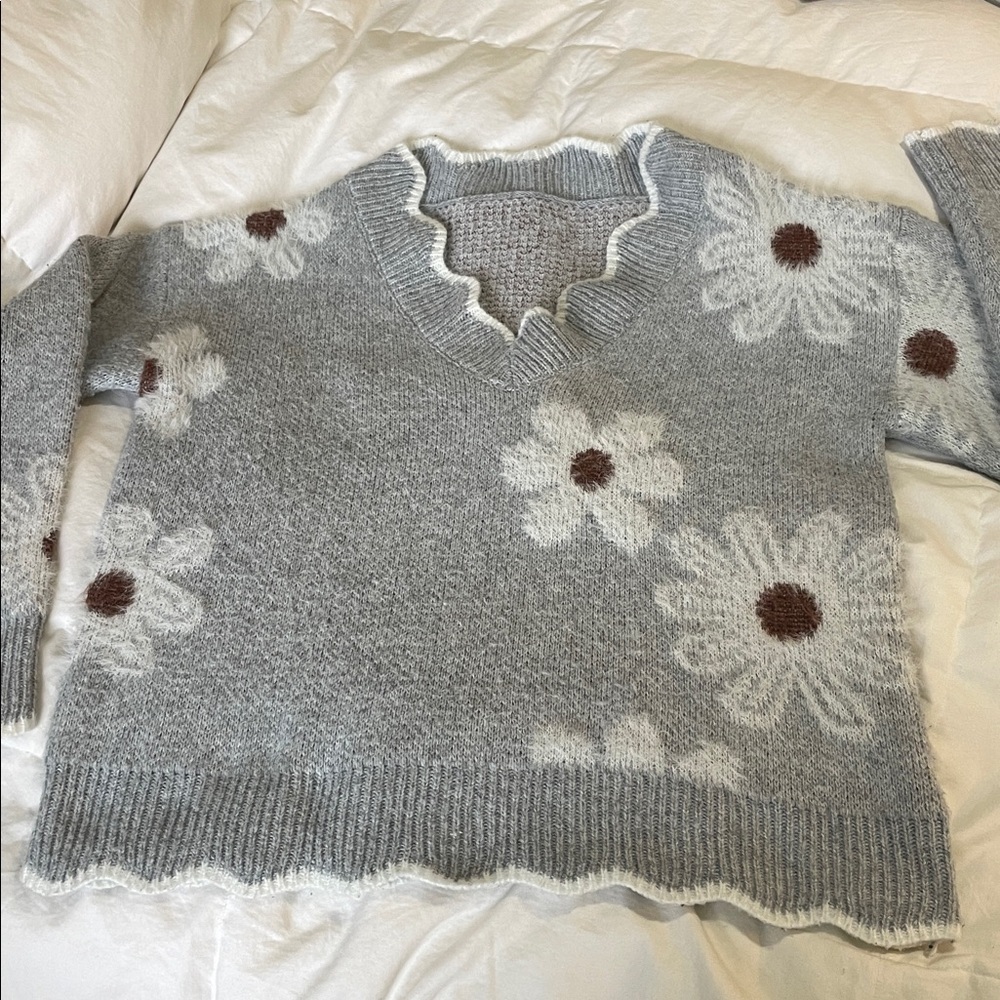 Grey | Knit | Daisy | Scalloped | V Neck | Long Sleeve | Sweater | Size S - Picture 10 of 15